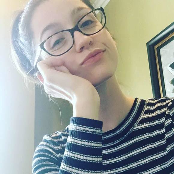 Meet your Posher, Mikayla - Picture 1 of 1